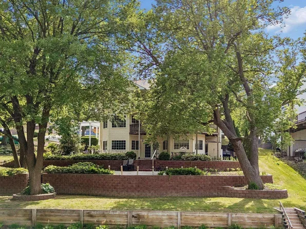 8932 Cass Cir, Plattsmouth, NE 68048
