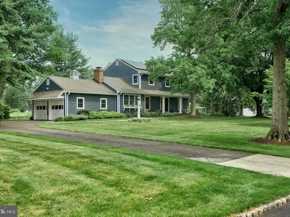 86 Knickerbocker Dr, Belle Mead, NJ 08502