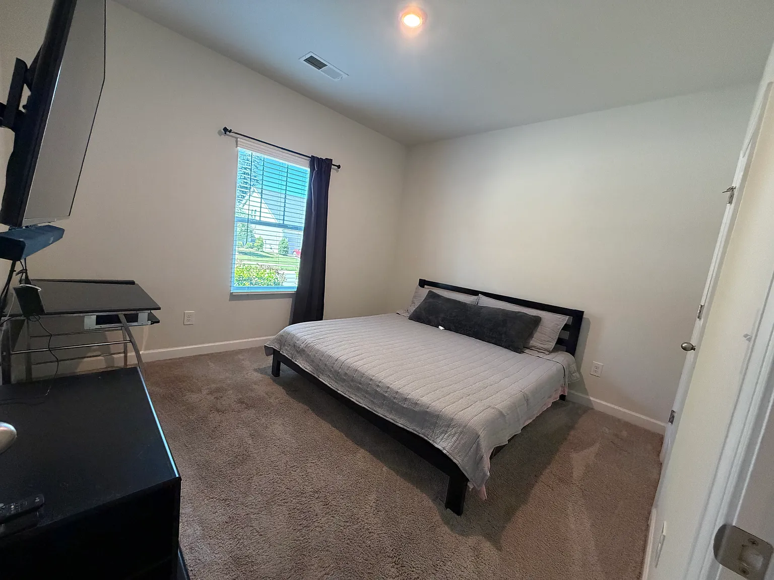 3 bed, 1542 sqft, $2,500 — Photo 2