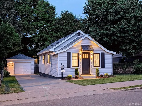 1302 Lincoln Ave, Marquette, MI 49855