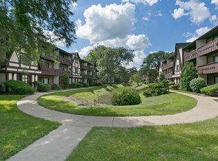 6715 Lakeshore Dr #19-721-4, Westmont, IL 60559