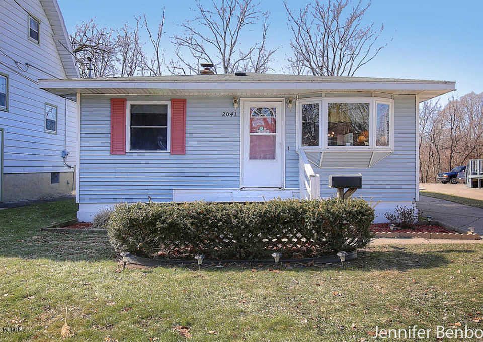 1st image of 2041 Coit Ave NE