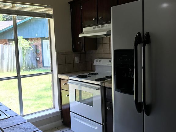 3rd image of 125 Queens Ct #125