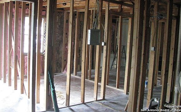 3rd image of 410 Estrella St