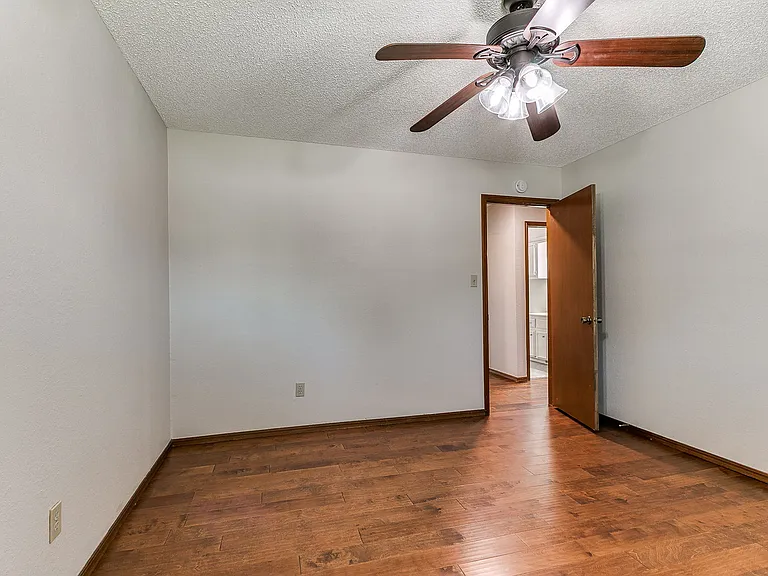 4721 Persimmon Ct — Photo 18