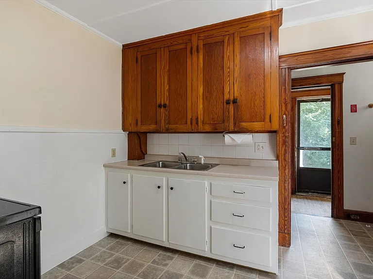 34 Lyndon St #A — Photo 12