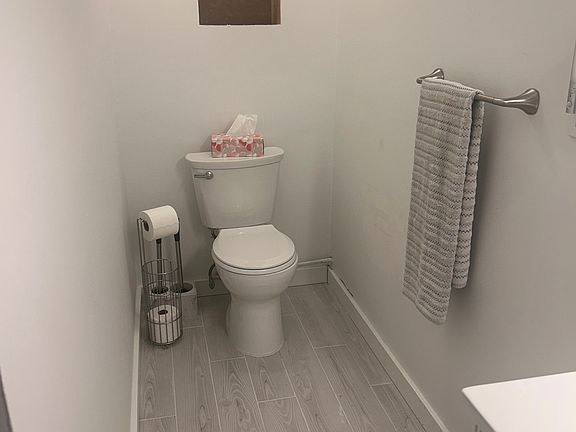 4th image of 46 Maple Ave