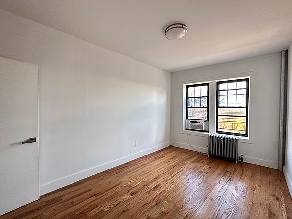 4th image of 487 Garfield Ave #8