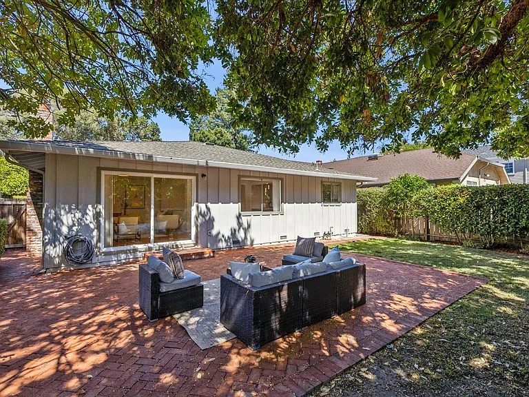 962 Addison Ave — Photo 9
