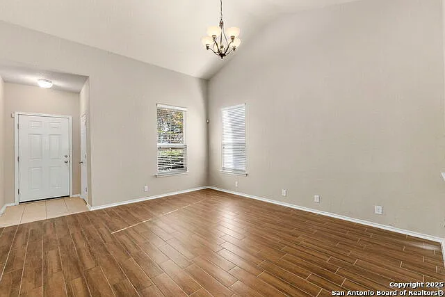 4 bed, 2.5 bath, 2129 sqft, $2,000 — Photo 2
