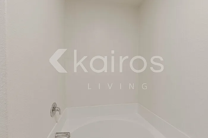 10631 Hillside Creek Dr — Photo 16
