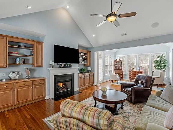 2nd image of 405 Wennington Pl