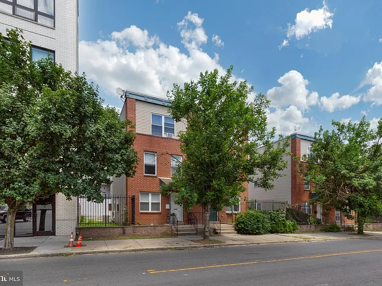 1719 Ridge Ave — Photo 32