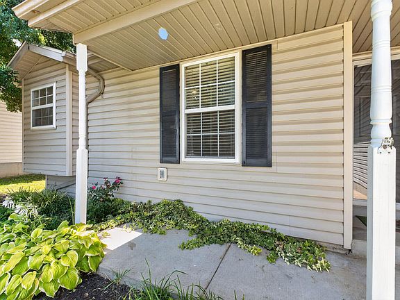 5th image of 831 S Hickory Lane