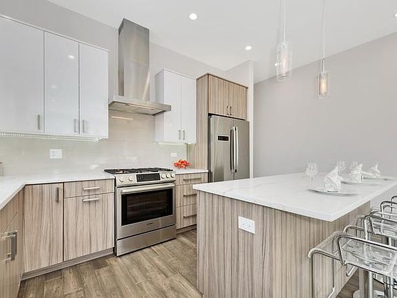 4th image of 2858 W Belmont Ave #1W