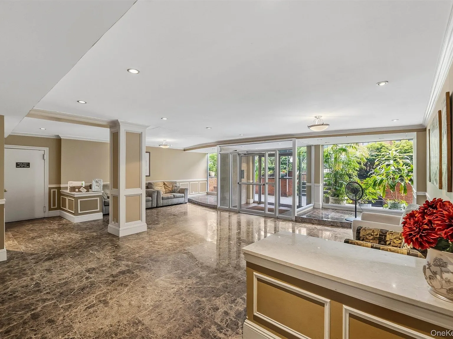 1 bed, 1.0 bath, 780 sqft, $2,350 — Photo 2