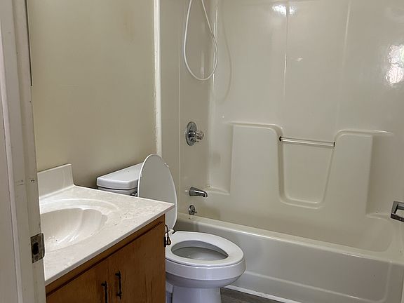 3rd image of 914 Sparta Dr APT 112