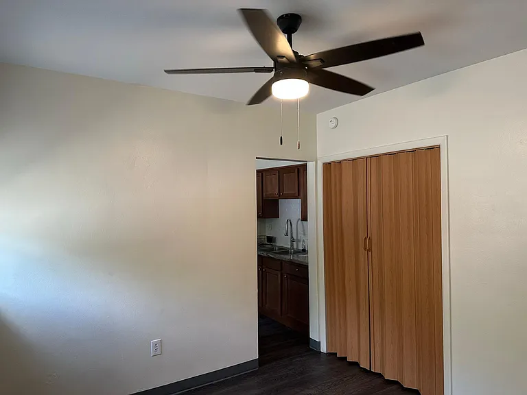 1800 Webster Ave #6 — Photo 10