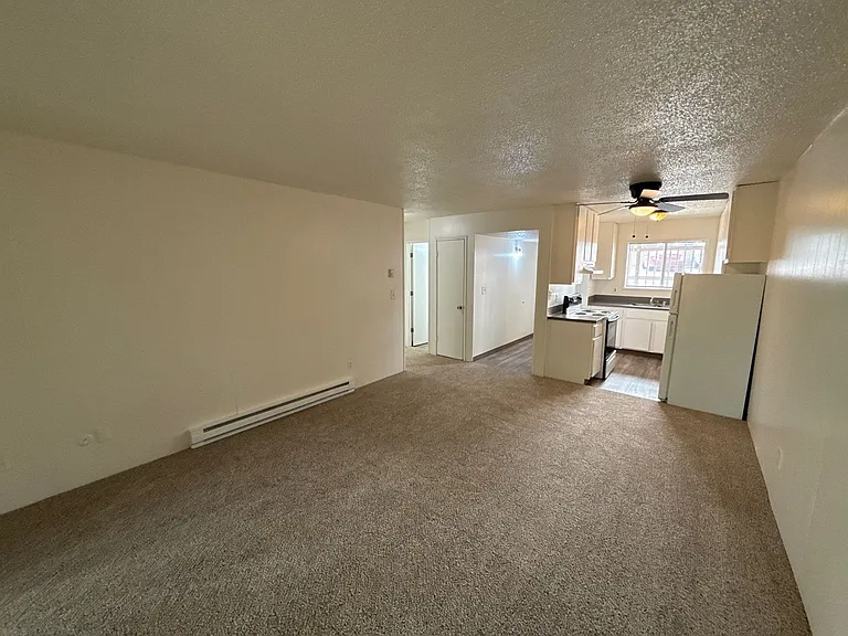 528 SW Levens St #4 — Photo 4