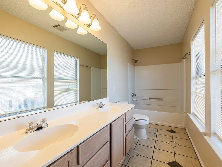 1240 Dexford Dr — Photo 20