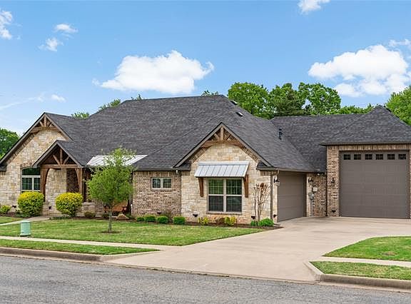 2nd image of 1048 Alexis Dr