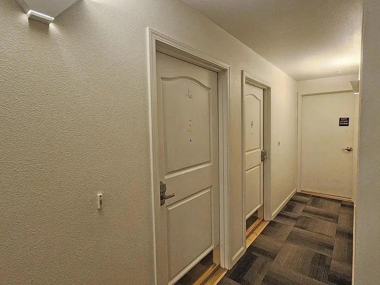 1033 S St #3 — Photo 21