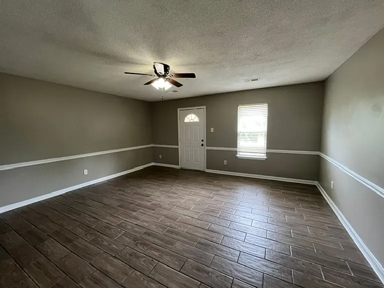 1936 Custer Dr — Photo 3