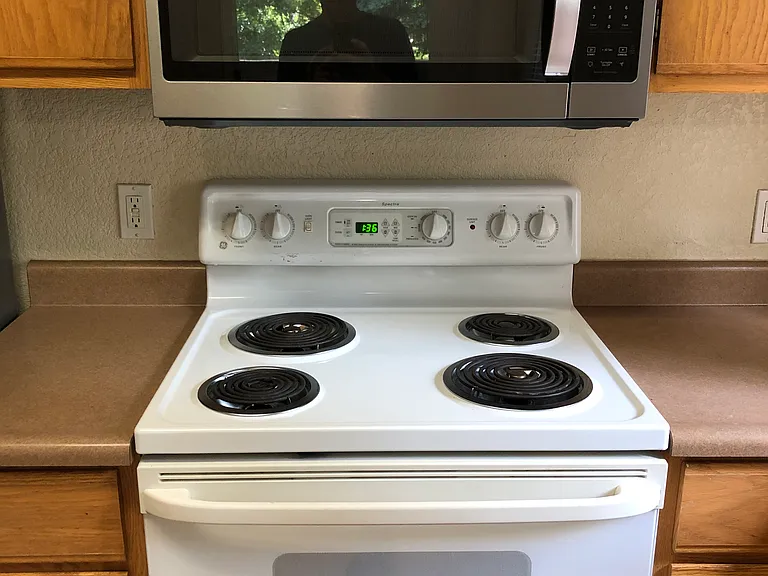 Newer Whirlpool Microwave. The stove is the only thing not newer in the condo but works Fantastic.
