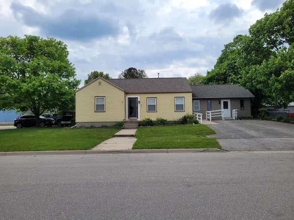 36 East St, Manistee, MI 49660
