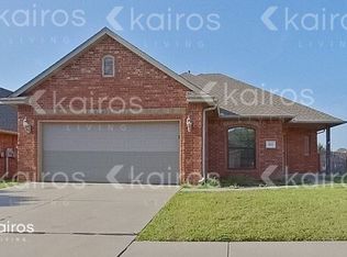 812 SW 37th St, Moore, OK 73160