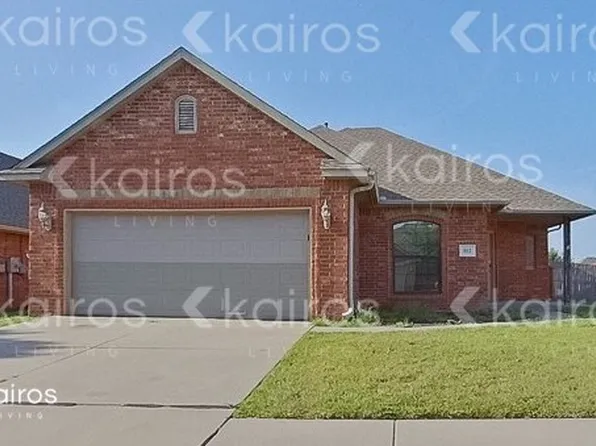 812 SW 37th St, Moore, OK 73160
