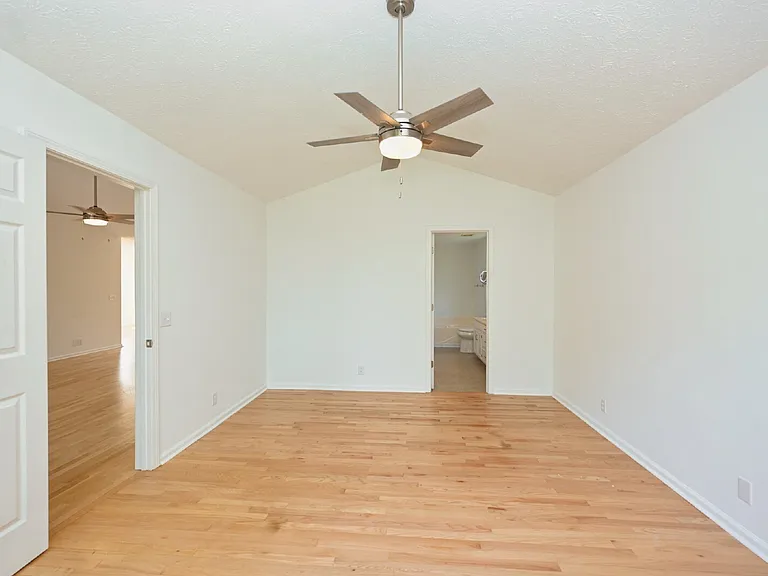 164 W Harbor Dr — Photo 16