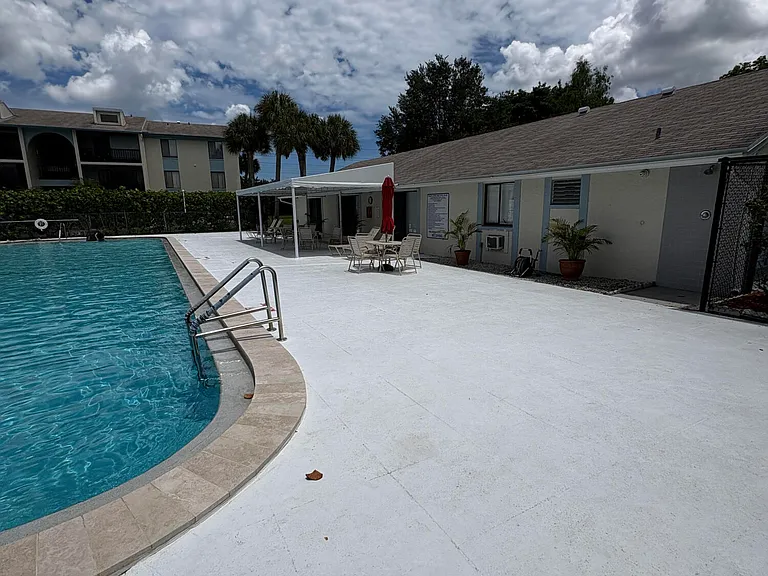 1102 Green Pine Blvd #B1 — Photo 32