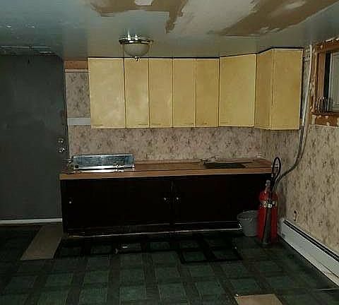 3rd image of 635 W Winchester St