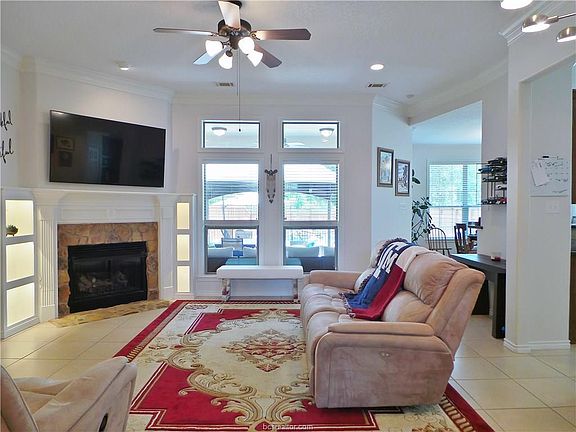 4th image of 2209 Carlisle Ct