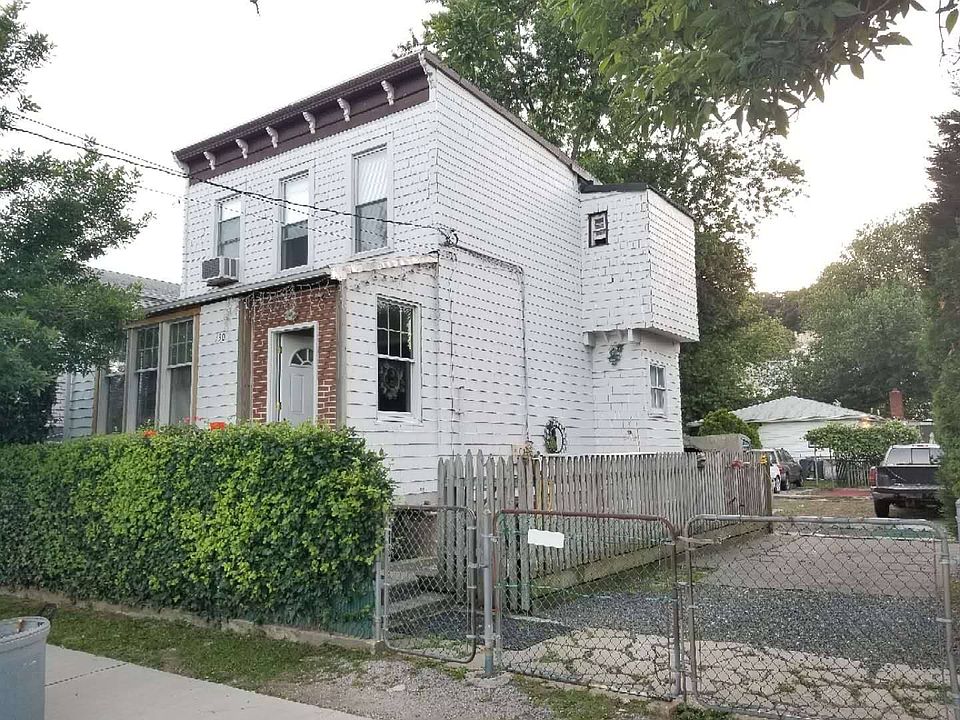 1st image of 130 Rhine Ave