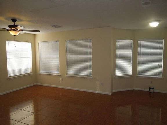 4th image of 16815 Sussex Dr