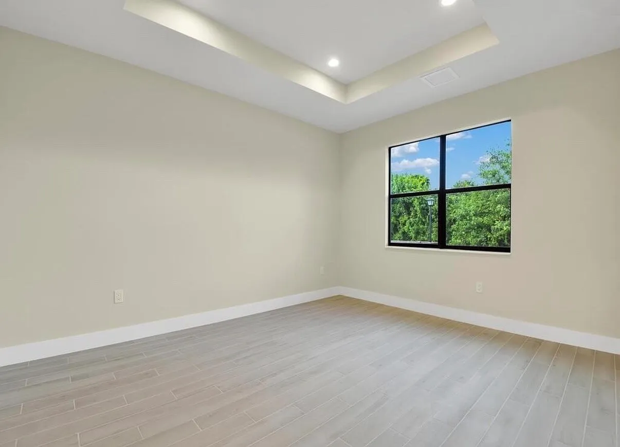 4 bed, 1871 sqft, $2,400 — Photo 2