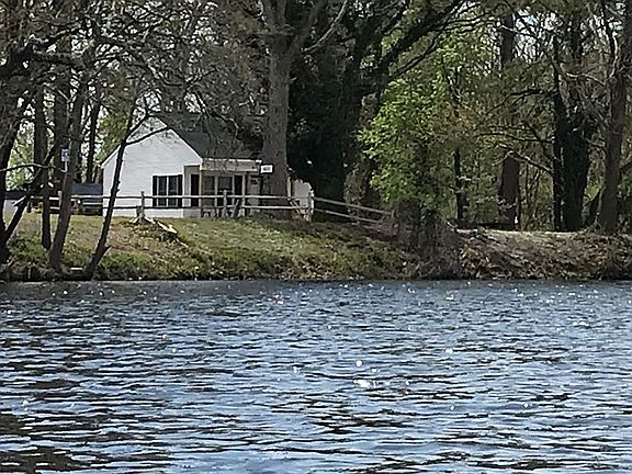 2nd image of 601 Lakeside Dr