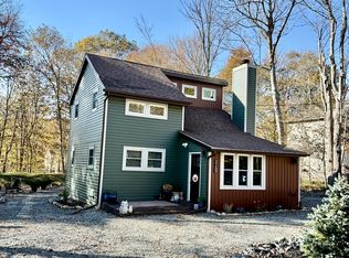 2160 Titania Rd, Tobyhanna, PA 18466