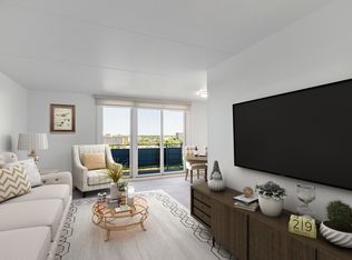 329 Saint Annes Rd #909, Winnipeg, MB R2M3B2