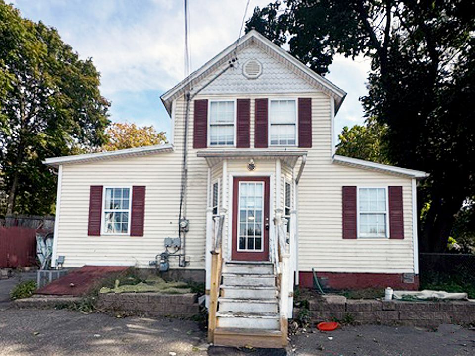 1st image of 685 Main Street
