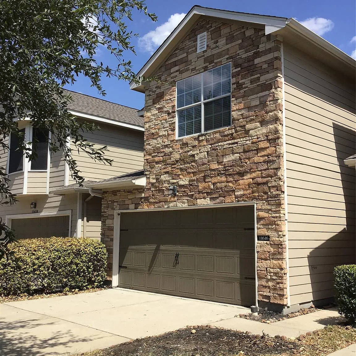 3 bed, 2.5 bath, 1862 sqft, $1,800 — Photo 1