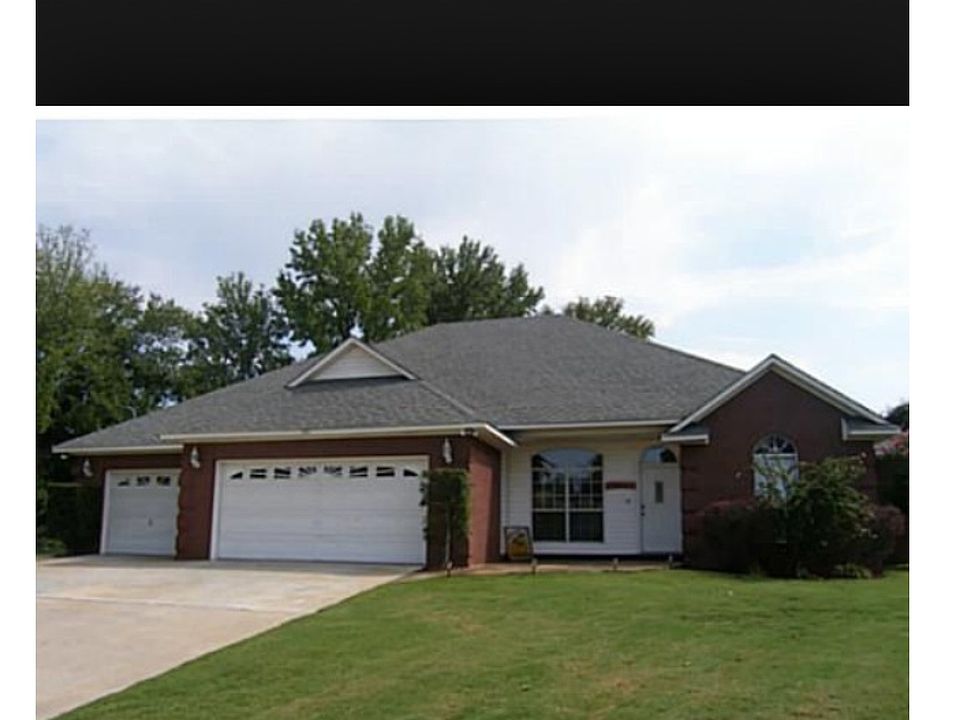 1st image of 301 Cedar Creek Dr