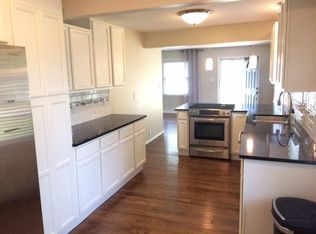 573 Meadow Ln, Zionsville, IN 46077