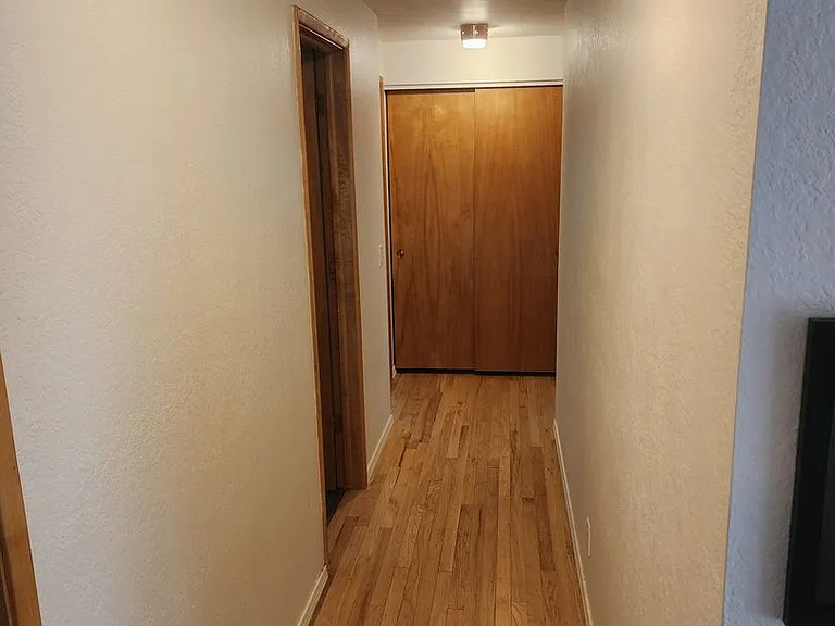 520 SE Highland Way — Photo 10