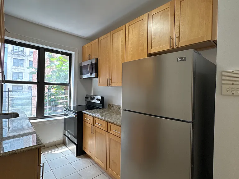 105 Haven Ave #2E — Photo 10
