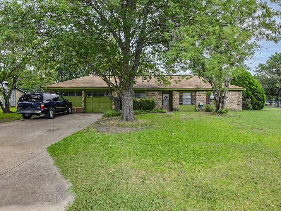 1st image of 310 Pebble Creek Dr