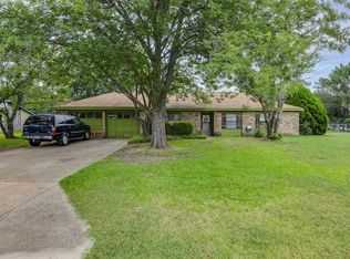 310 Pebble Creek Dr, Red Oak, TX 75154