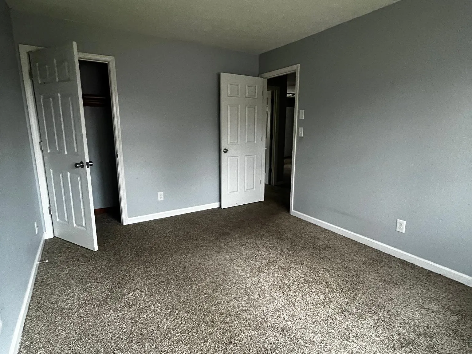 1806 Parkwood Ln — Photo 4